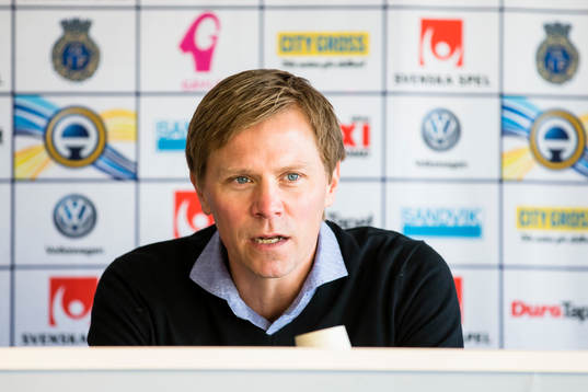Gefles tränare Roger Sandberg på presskonferensen