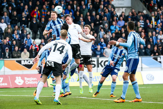 Djurgårdens Marcus Hansson och Örebros Erik Moberg