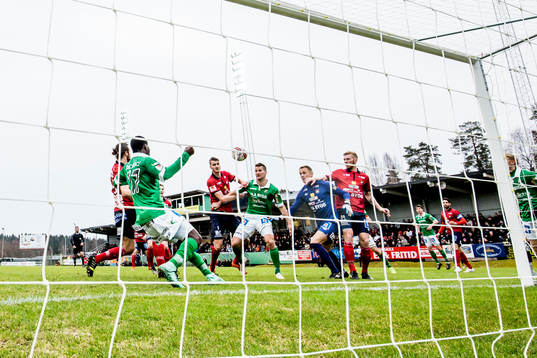 Ljungskiles Gabriel Altemark-Vanneryr (nr14) gör 1-0