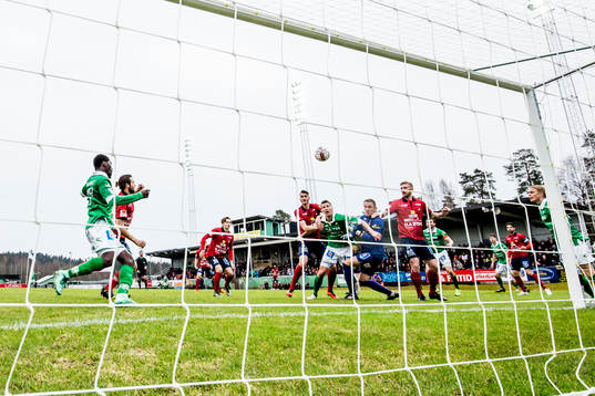 Ljungskiles Gabriel Altemark-Vanneryr (nr14) gör 1-0