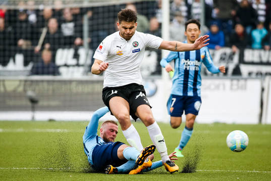 Djurgårdens Alexander Faltsetas och Örebros Astrit
