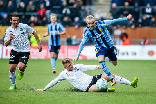 Örebros Michael Almebäck och Djurgårdens Daniel Berntsen
