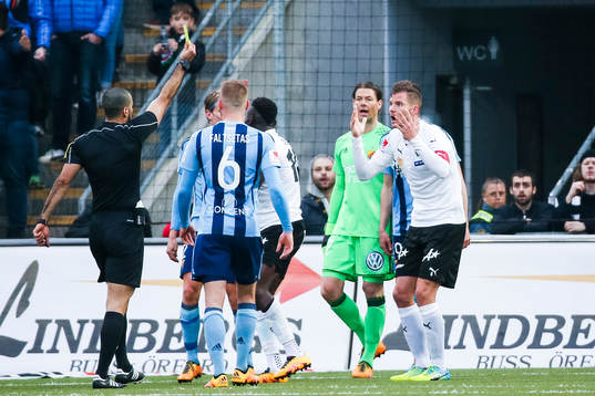 Örebros Robert Åhman Persson deppar