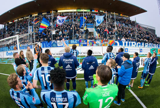 Djurgårdens Kevin Walker firar framför fansen