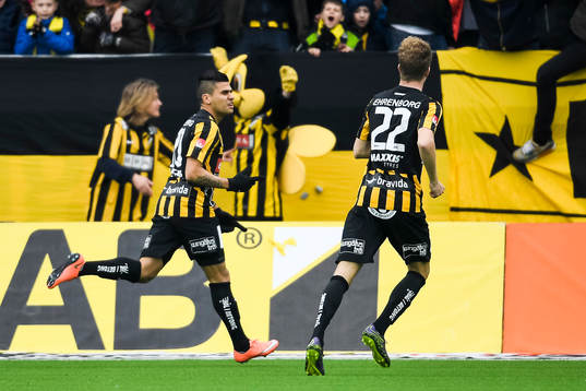 Häckens Paulo de Oliveira jublar