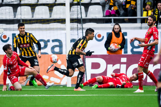 Häckens Paulo de Oliveira jublar