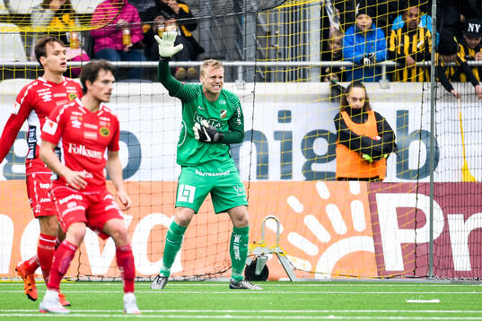 Häckens målvakt Peter Abrahamsson har ont