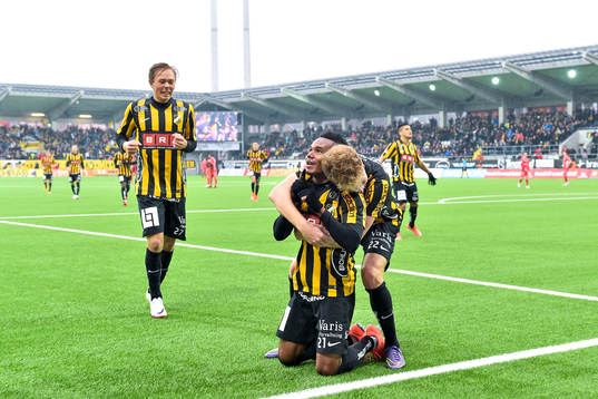 Häckens Nasiru Mohammed jublar