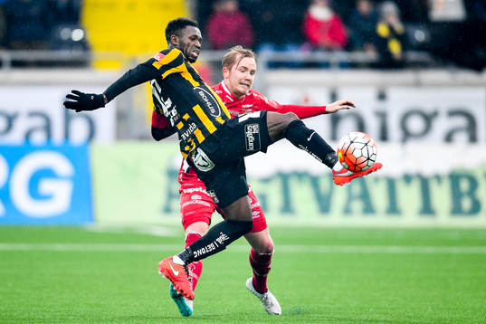 Häckens Mohammed Abubakari och Elfsborgs Simon Lundevall