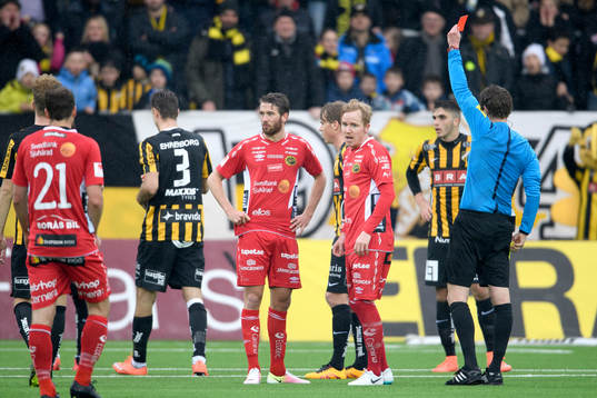 Häckens Jasmin Sudic får rött kort