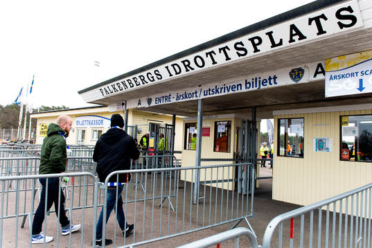 Supportrar börjar anlända till Falkenbergs IP