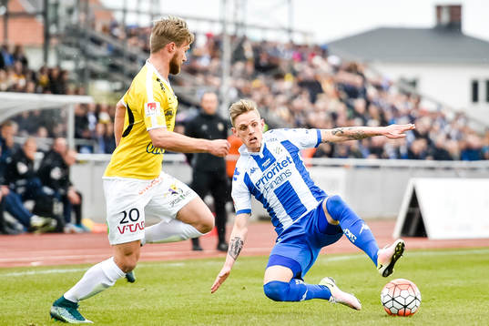 Falkenbergs Akseli Pelvas och IFK Göteborgs Sören Rieks