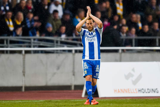 IFK Göteborgs Tobias Hysén tackar publiken vid byte