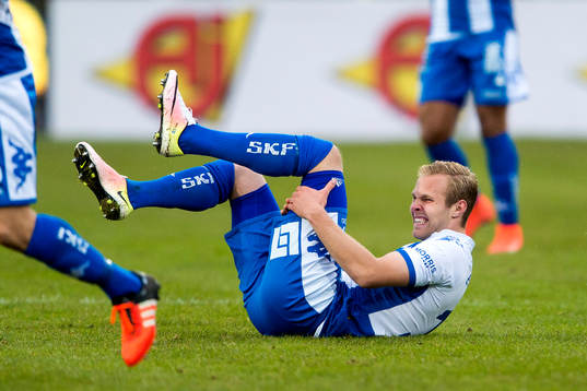 IFK Göteborgs Gustav Engvall grinar illa