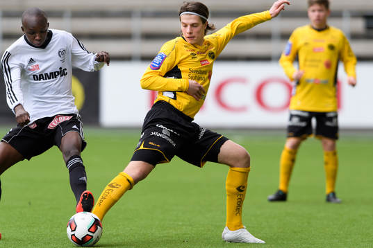 Elfsborgs Joakim Engström och Motalas Eddy Nganji