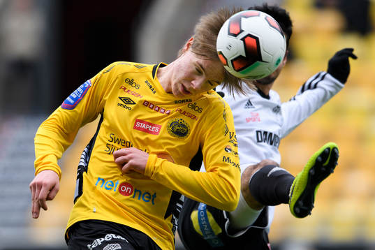 Elfsborgs Marcus Ejerblad och Motalas Jasin Aman Ali (skymd)