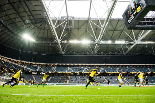 s spelare värmer upp före fotbollsmatchen i Allsvenskan