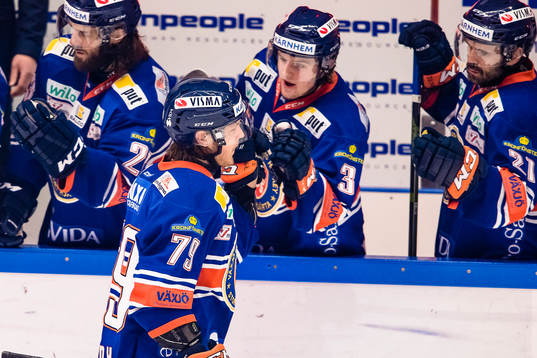 Växjös Patrik Lundh jublar