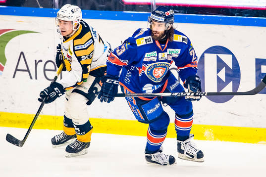 Skellefteås Pär Lindholm och Växjös Ville Leino