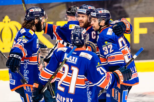 Växjös spelare jublar
