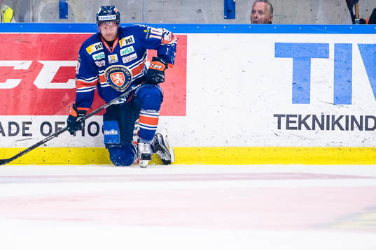 Växjös Richard Gynge grinar illa