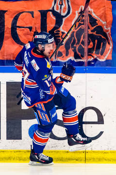 Växjös Alexander Johansson jublar