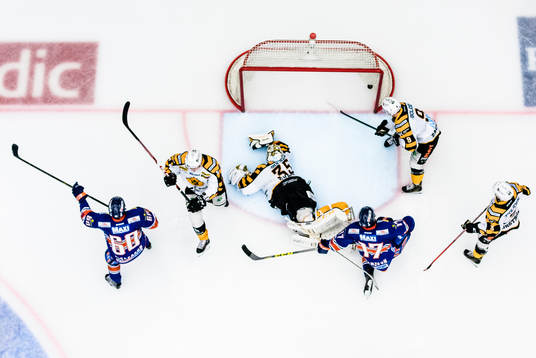 Växjös Erik Josefsson gör mål 3-2 och jublar