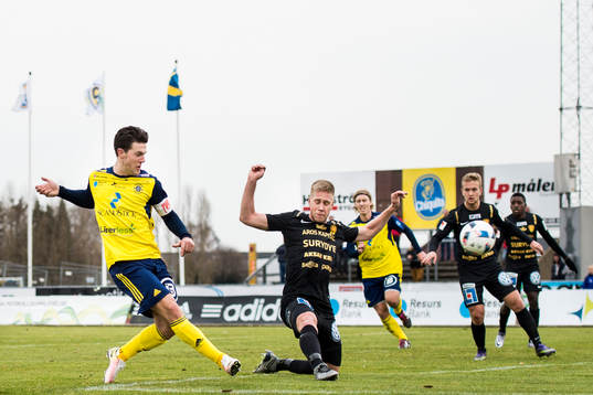 Ängelholms Oliver Stojanovic Fredin gör 1-0