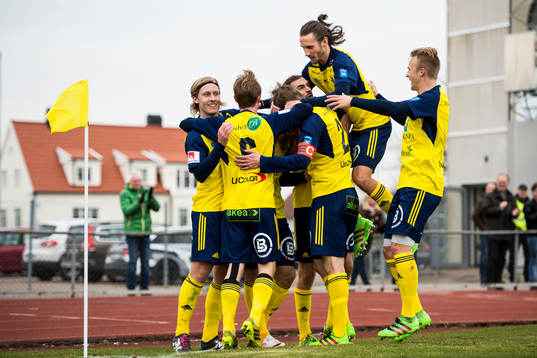 Ängelholms spelare jublar