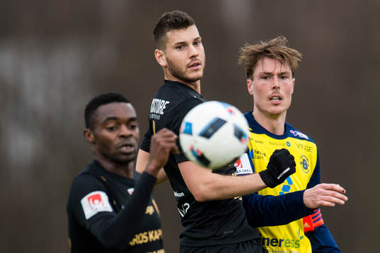 Syrianskas Success Chimakpa Nwousu och Daniel Nilsson