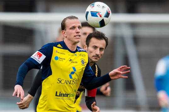Ängelholms Sebastian Carlsen och Syrianskas Louay Chanko
