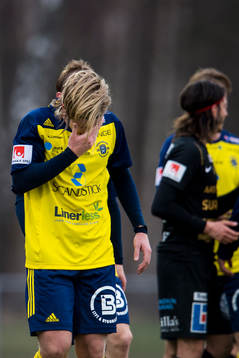 Ängelholms Philip Bernholtz  tar sig för ansiktet