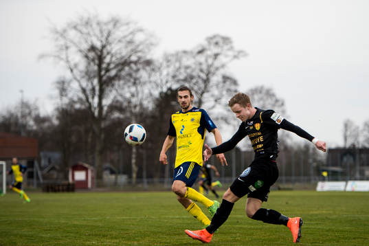 Syrianskas Victor Wernersson och Ängelholms Johan Eiswohld