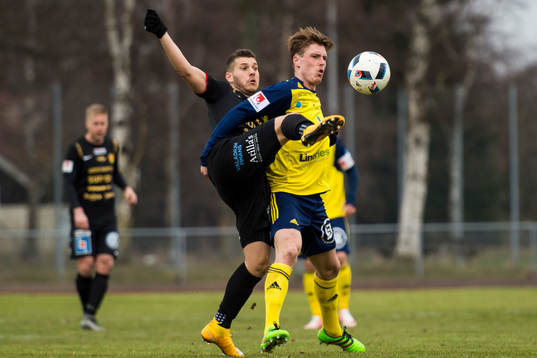 Syrianskas Daniel Nilsson och Ängelholms Marcus Bernholtz