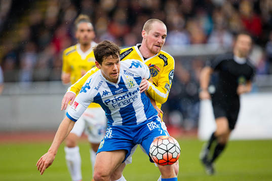IFK Göteborgs Mads Winther Albaek och Falkenbergs