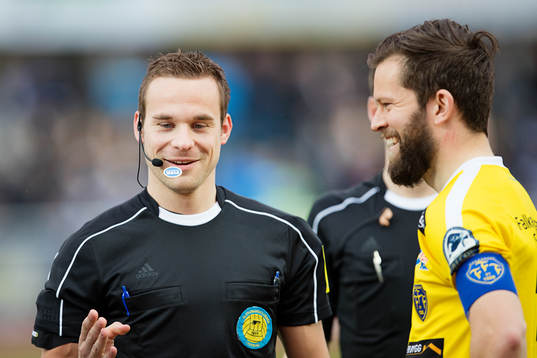 Domare Kristoffer Karlsson singlar slant och Falkenbergs