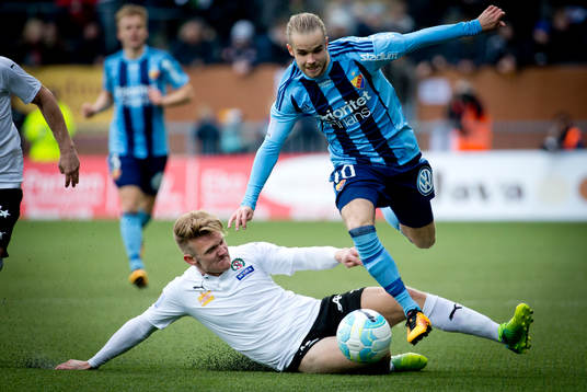 Örebros Michael Almebäck och Djurgårdens Daniel Berntsen