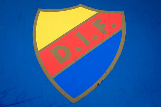 Djurgårdens logotyp på en bil