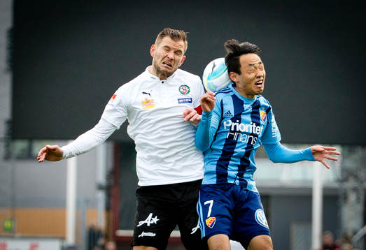 Örebros Robert Åhman Persson och Djurgårdens Seon-Min