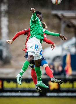 Ljungskiles Yussif Chibsah i nickduell med en