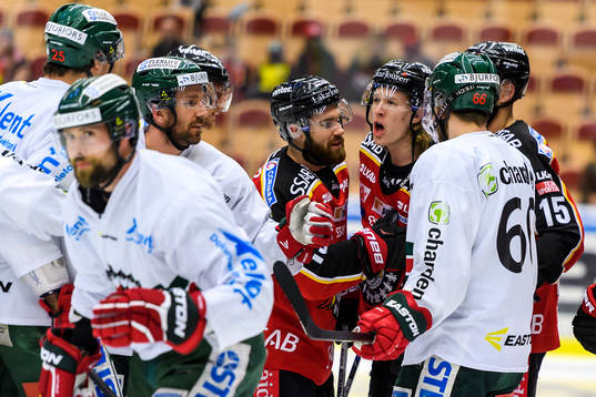 Slagsmål utbryter mellan lagen redan på uppvärmningen