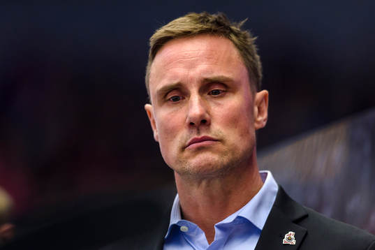 Frölundas huvudtränare Roger Rönnberg deppar