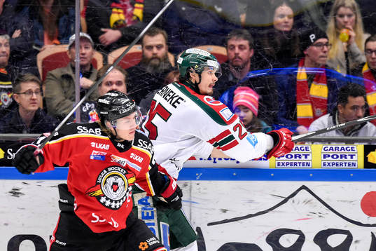 Luleås Emil Sylvegård och Frölundas Oliver Lauridsen
