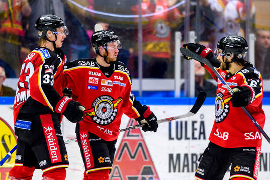 Luleås Lucas Wallmark (m) jublar