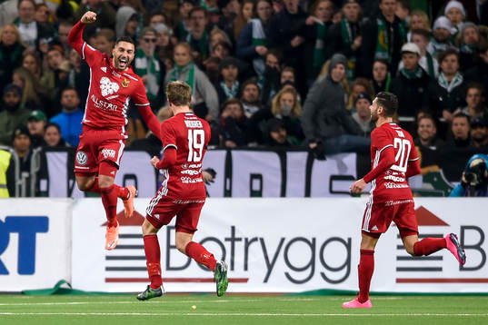 Östersunds Saman Ghoddos jublar