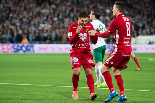 Östersunds Saman Ghoddos reagerar mot Jamie Hopcutt
