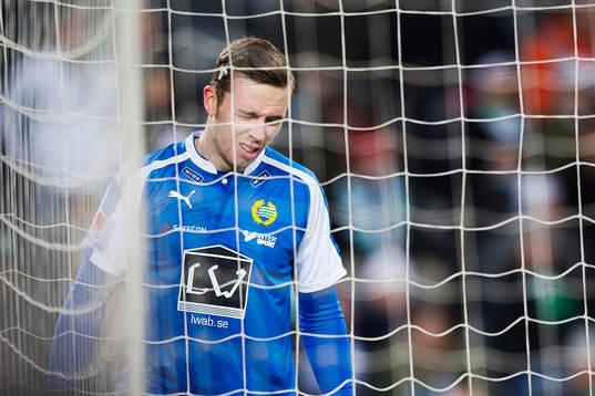 Hammarbys målvakt Ögmundur Kristinsson har ont