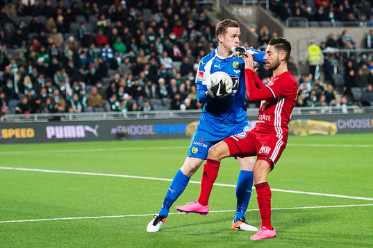 Hammarbys målvakt Ögmundur Kristinsson och Östersunds
