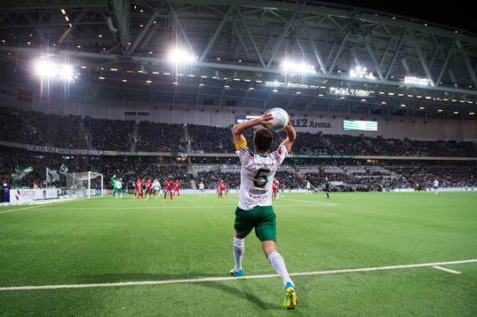 Hammarbys Philip Haglund med ett inkast