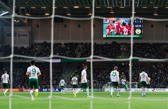 Hammarbys spelare deppar när de ser Östersunds spelare